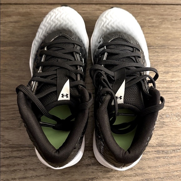 NIB [Under Armour] UA Spotlight Hammer Jr Black/White Football Cleats Youth 4.5 - Picture 7 of 12